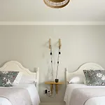 O Violas - Art Coffee & Guest house 3*