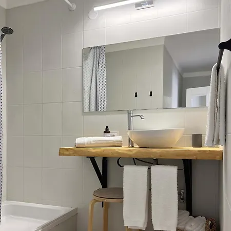 O Violas - Art Coffee & בית הארחה