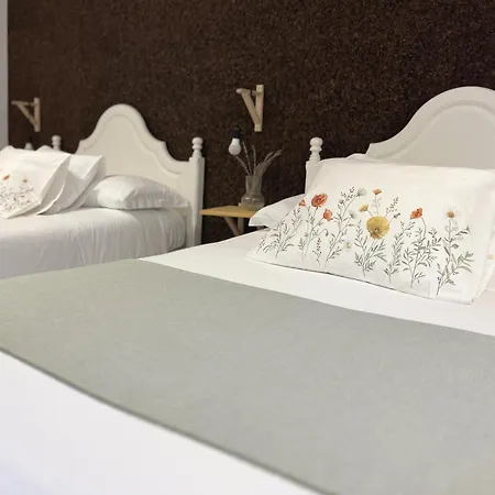 בית הארחה O Violas - Art Coffee & 3*