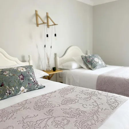 O Violas - Art Coffee & בית הארחה פראיה דה מירה