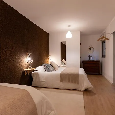 O Violas - Art Coffee & 3*